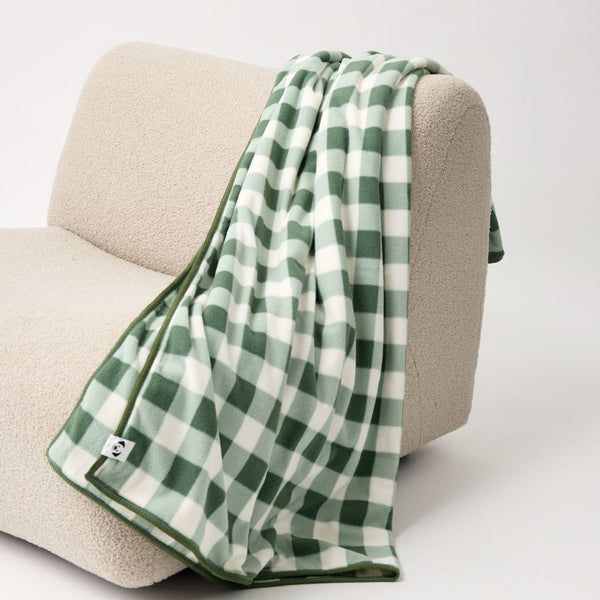 Large and stylish fleece dog blanket Snoot Style.